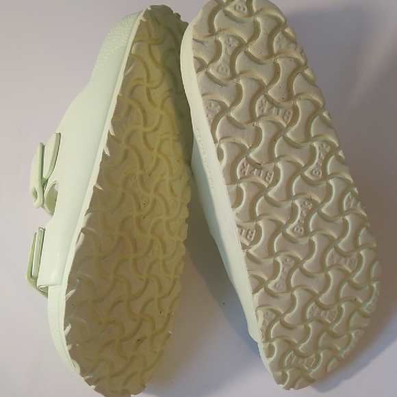 Birkenstock size 37 light green slide sandals - Picture 6 of 7